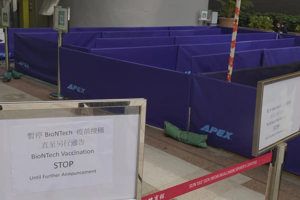 Vaksin Pfizer Disetop Sementara di Hong Kong