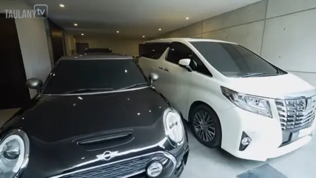 Rumah baru Desta yang penuh kamuflase