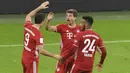 Penyerang Bayern Munchen, Thomas Mueller, merayakan gol yang dicetaknya ke gawang Borussia Dortmund pada laga Piala Super Jerman di Allianz Arena, Kamis (1/10/2020) dini hari WIB. Bayern Munchen menang 3-2 atas Borussia Dortmund. (Andreas Gebert/Pool via AP)