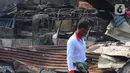 Kebakaran yang menghanguskan bangunan seluas 1.200 meter persegi itu juga mengakibatkan satu korban luka bakar bernama Indah Nawang Sari (43). (merdeka.com/Imam Buhori)