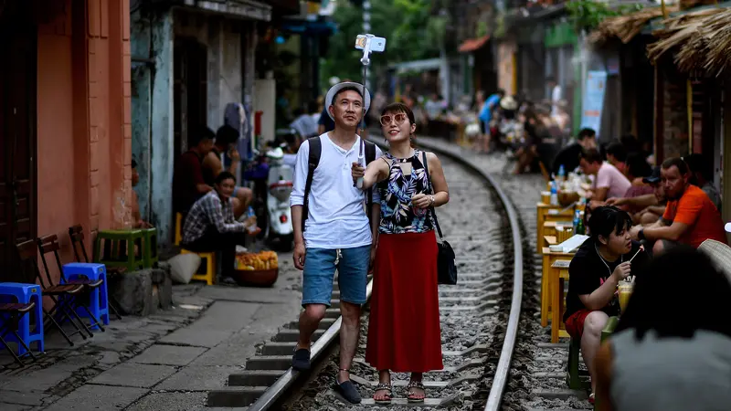Swafoto di Jalur Kereta Hanoi