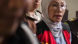 Terdakwa kasus berita hoaks penganiayaan, Ratna Sarumpaet tiba untuk menjalani sidang lanjutan di Pengadilan Negeri Jakarta Selatan, Kamis (4/4). Sidang kali ini beragendakan pemeriksaan saksi. (Liputan6.com/Faizal Fanani)