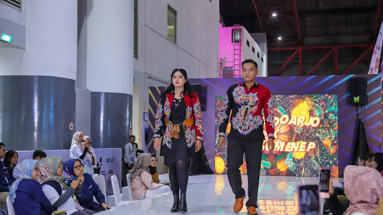 Fashion Show Sita Perhatian Pengunjung Job Fair Nasional 2023 Kemnaker di Kemayoran