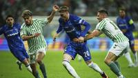 Aksi Cole Palmer dalam laga final UEFA Conference League antara Real Betis vs Chelsea, Kamis (29/5/2025). (AP Photo/Petr David Josek)