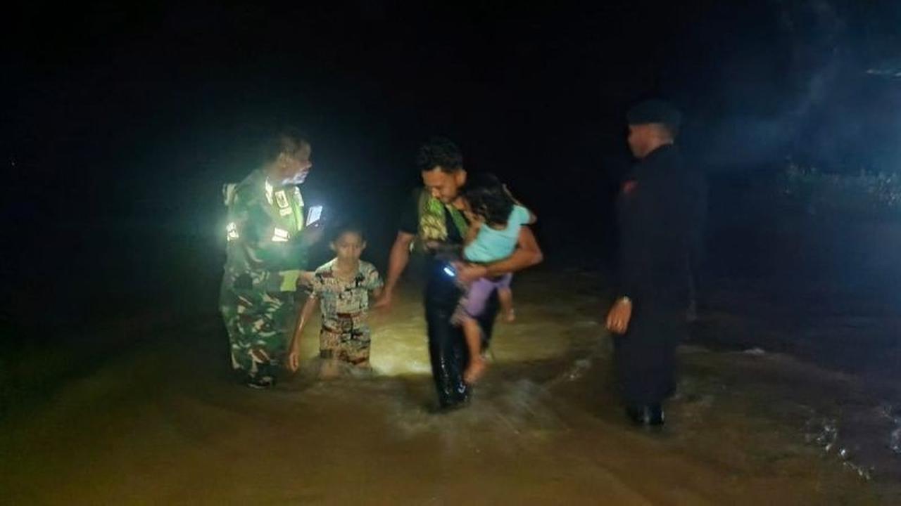 Tim Gabungan Evakuasi Ratusan Korban Banjir Aceh Selatan, Debit Air Kian Meningkat