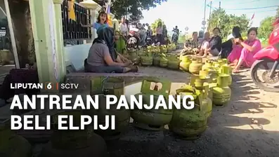 Demi dapurnya bisa mengepul untuk makanan keluarganya, antre panjang dilakukan sejumlah ibu-ibu agar bisa membeli tabung gas elpiji. Tabung gas 3 kilogram mendadak kosong di sejumlah wilayah Parepare.