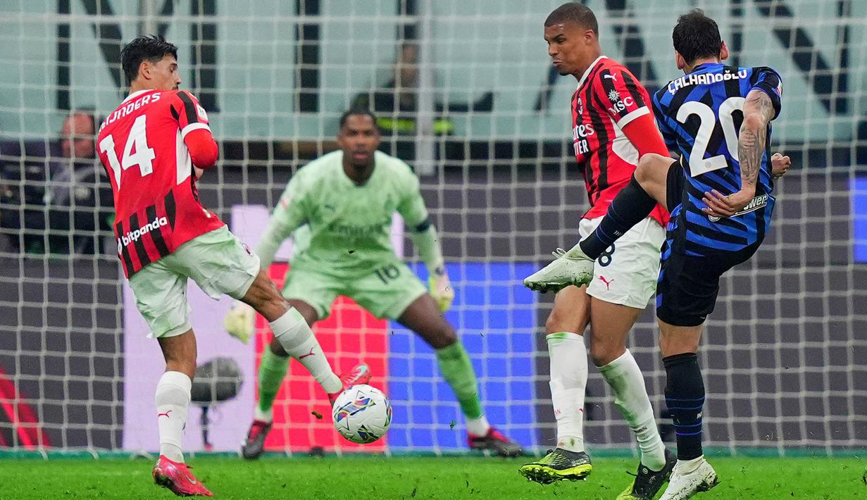 Namun, Inter tidak tinggal diam. Hakan Calhanoglu mencetak gol balasan lewat tembakan jarak jauh pada menit ke-67. (Spada/LaPresse via AP)