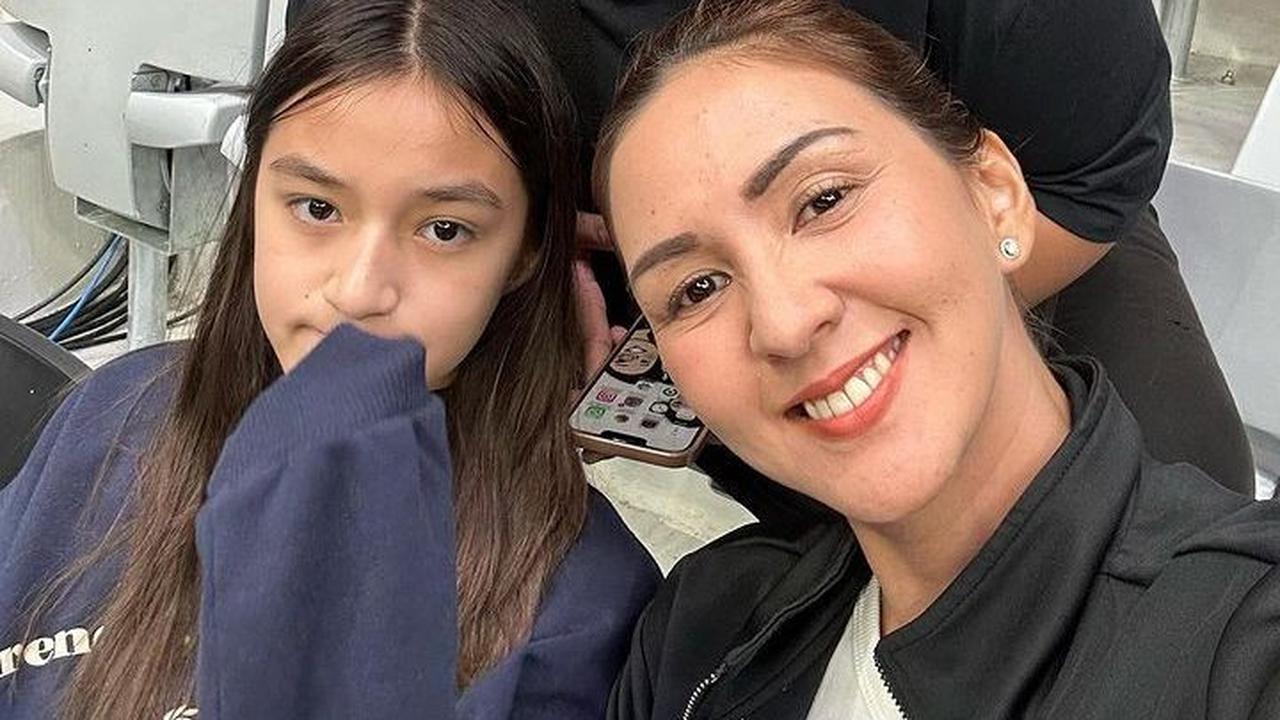 Potret Donna Agnesia dan Sabrina nonton basket langsung mencuri perhatian netizen. Mereka menuliskan berbagai komentar.<br>
