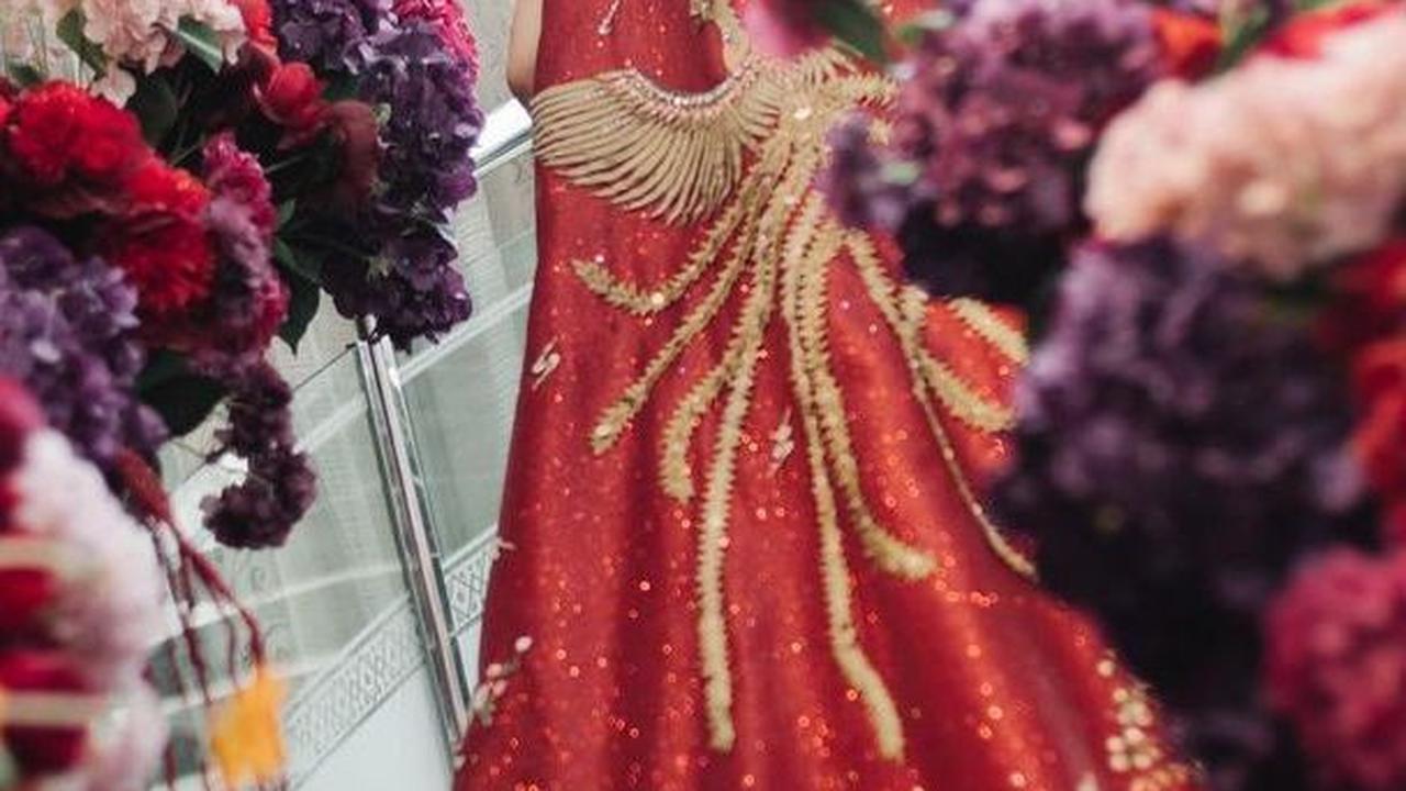 Kabar bahagia datang dari Tina Toon. Lewat akun Instagram pribadinya, mantan penyanyi cilik ini tampak melangsungkan prosesi lamaran adat Tionghoa, Sangjit.