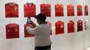 FIFA Fan Festival Corniche juga menyediakan area khusus bagi para penggemar untuk melihat kembali sejarah Piala Dunia. (Bola.com/Ade Yusuf Satria)