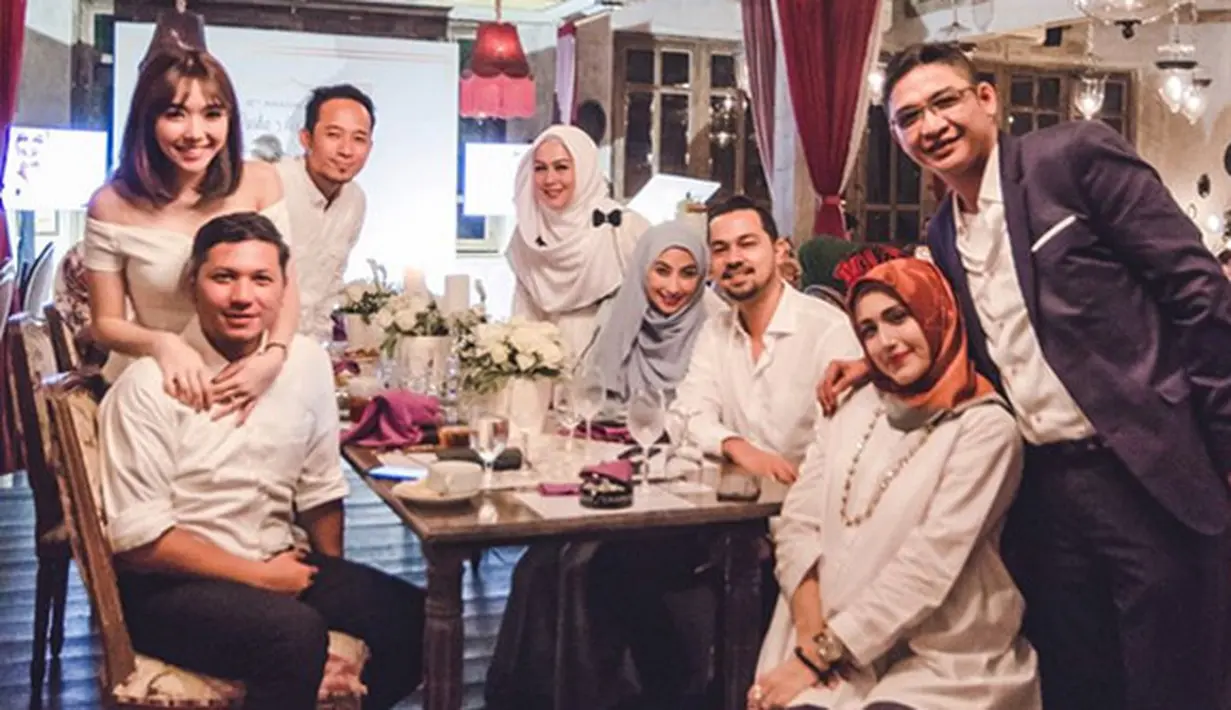 Menurut Adelia, Pasha saat konser di Singapura dan Kuningan bersama Ungu beberapa waktu lalu telah mendapat izin dari Walikota. Dan itu acara ulang tahun band Ungu. (Instagram/adeliapasha)