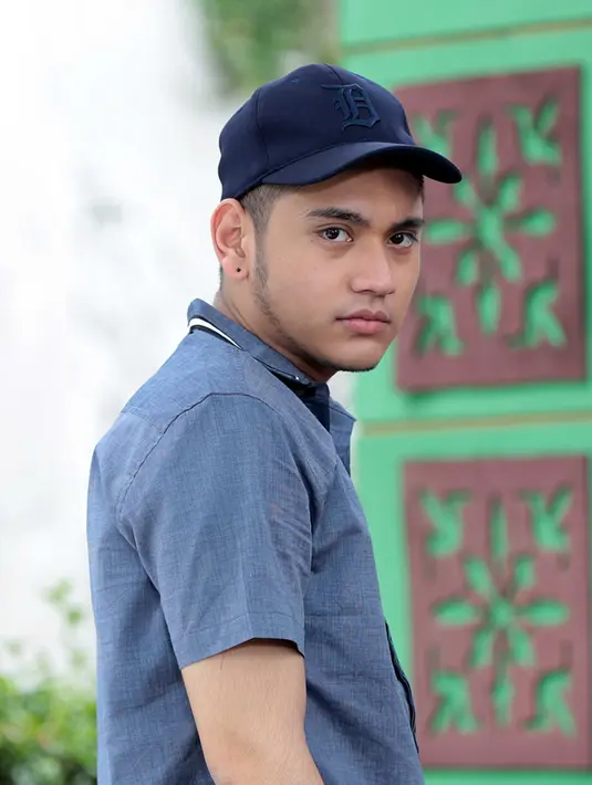 Giorgino Abraham mulai menunjukkan aktingnya melalui film Tendangan dari Langit pada 2011 silam. Setelah berperan sebagai Hendro dalam film itu, ia kembali bermain dalam film Pengejar Angin. (Deki Prayoga/Bintang.com)