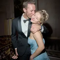Anak Chris Martin dan Gwyneth Paltrow, Apple Martin, tampil menawan hadiri pesta dansa amal di Paris [@maisonvalentino]