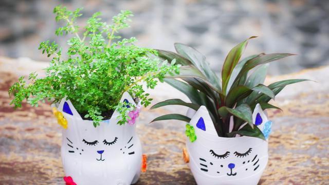 Kerajinan dari botol bekas (Sumber: Istockphoto)