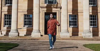 El Rumi sudah kembali meninggalkan Indonesia untuk melanjutkan kuliahnya di London. Setelah kurang lebih enam bulan ia berada di Tanah Air, kini El sudah tiba di negara tersebut. Setibanya di sana, El pun kembali menjalani karantina selama dua minggu. (Instagram/elelrumi)