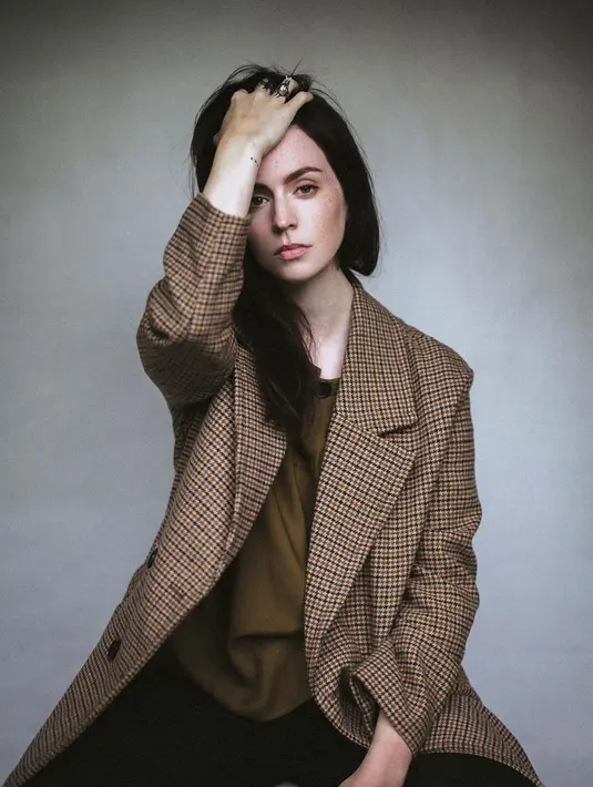 Soal fashion, Gemma juga punya style tersendiri. Memang tak seliar sang adik, tapi eksplorasi yang ia lakukan hampir selalu on point. (Instagram @gemmastyles)