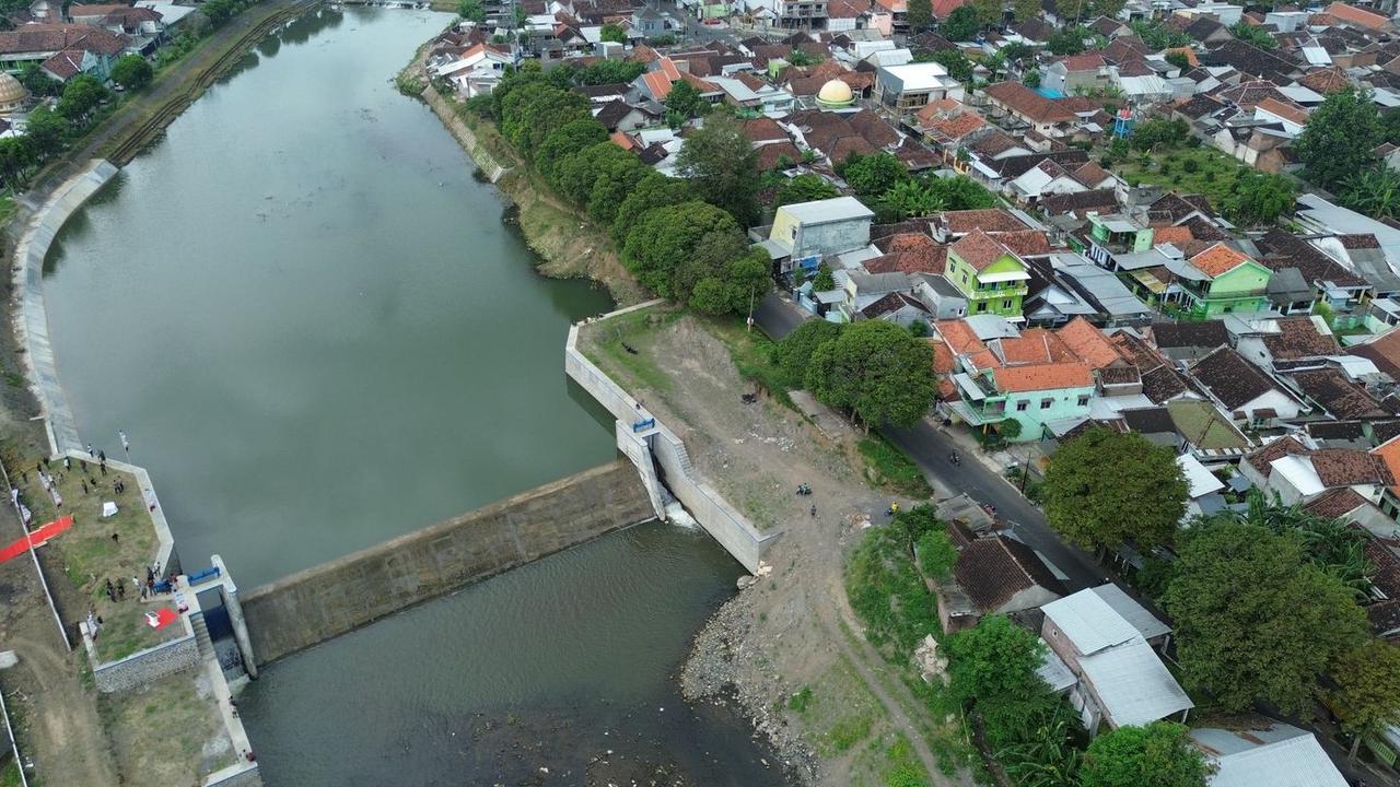 Sempat Jebol oleh Lahar Semeru, Dam Boreng Kembali Beroperasi