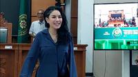 Nikita Mirzani menanggapi sikap JPU yang menolak nota pembelaannya, dalam sidang replik terkait kasus pemerasan dan TPPU terhadap Reza Gladys. (Foto: M. Altaf Jauhar)