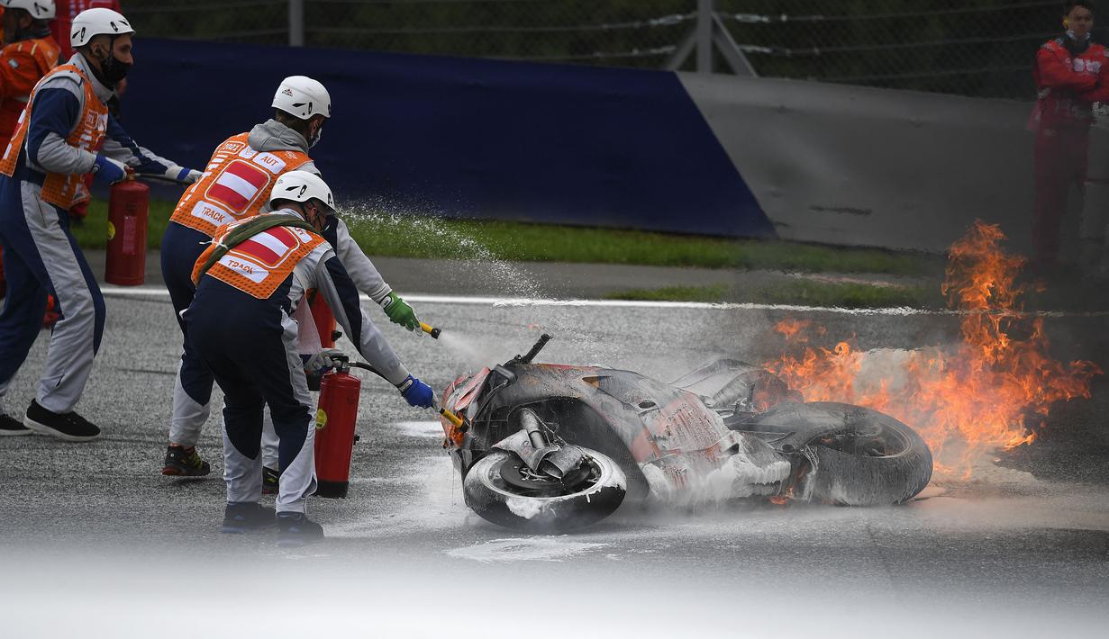 Balapan akan dilanjutkan berdasarkan starting grid awal dan balapan akan belangsung dengan 27 lap. (Foto: AFP/Joe Klamar)