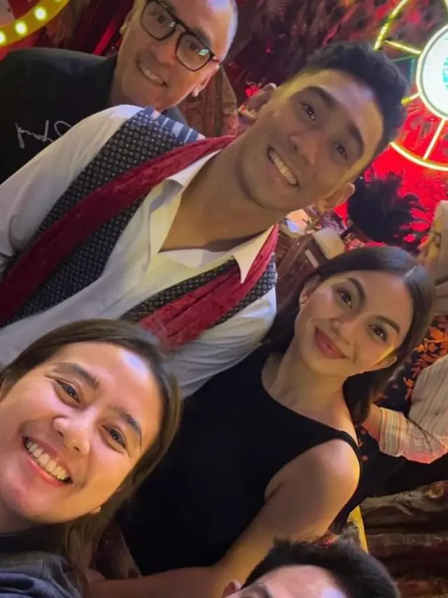 Semakin Lengket, Gaya Ariel Tatum Dibalut Dress Hitam Hadiri Drama Musikal Daffa Wardhana