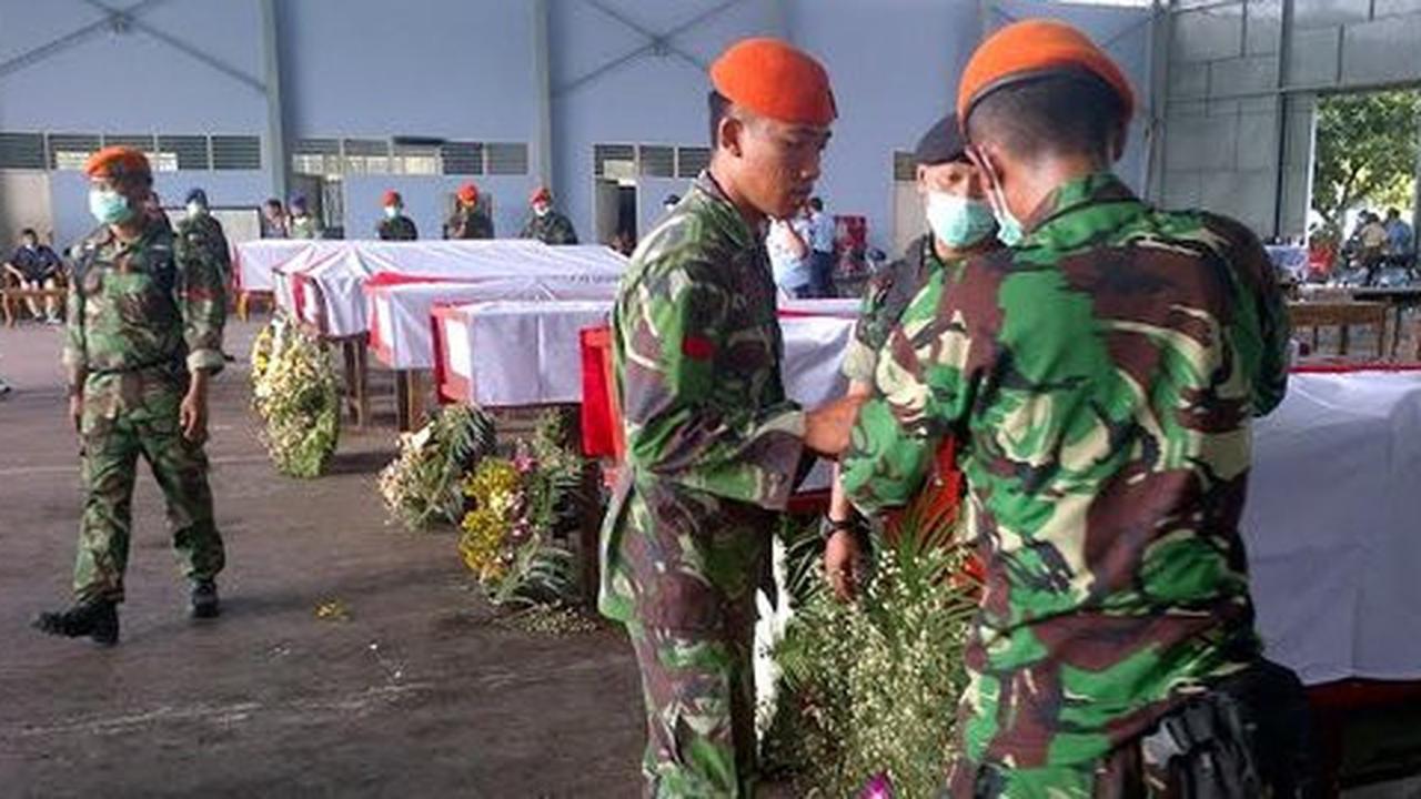 Tak pakai Hercules, 13 jenazah korban diterbangkan dengan CN-295