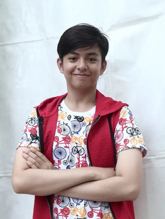 Dalam ajang penghargaan itu juga, Angga bersaing dalam kategori Aktor Utama Paling Ngetop. Namun sayang dalam kategori ini, ia kalah dengan Ricky Harun. Pemain yang lebih senior malang melintang di layar kaca. (Galih W. Satria/Bintang.com)