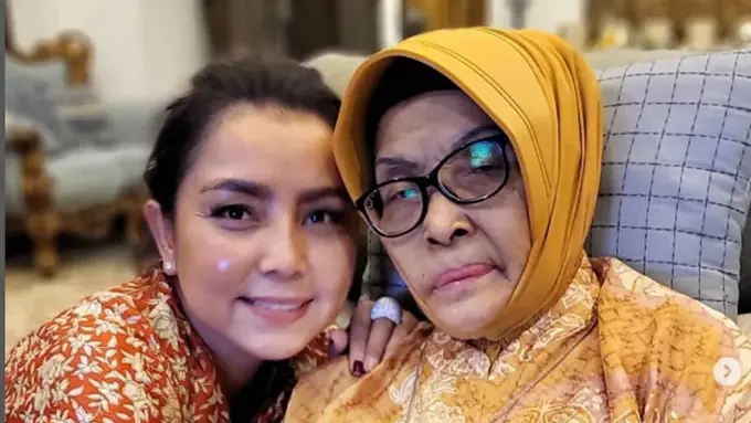 Mayangsari dan ibunda