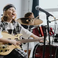 Ikuti keinginan dan ketertarikan anak dalam mencari hobi agar mereka dapat menjalaninya dengan baik. (Foto: Pexels/cottonbro studio)