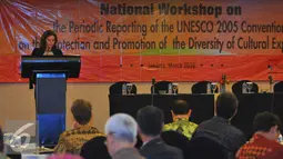 Dubes Swedia, Johanna Brismer Skoog memberikan sambutan saat Workshop Nasional pelaporan  Konvensi UNESCO 2005 di Jakarta, Selasa (1/3). Konvensi UNESCO terbaru di bidang kebudayaan telah di identifikasi 142 negara. (Liputan6.com/Faisal R Syam)