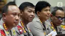 Kapolri Jenderal Polisi Idham Azis (kedua kiri) saat rapat kerja perdana dengan Komisi III DPR di Kompleks Parlemen, Jakarta, Rabu (20/11/2019). Rapat membahas anggaran, pengawasan, dan isu-isu terkini di Indonesia termasuk bom bunuh diri di Polrestabes Medan. (Liputan6.com/JohanTallo)