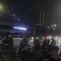 Massa masih berkerumun di sejumlah titik di kawasan Slipi dan Petamburan, Jakarta, hingga Jumat (28/8/2026) dini hari, setelah demonstrasi di sekitar Gedung DPR/MPR. (Foto: Antara)