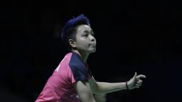 Pebulutangkis Indonesia, Apriyani Rahayu, saat melawan wakil Jepang, Ayako Sakuramoto/Yukiko Takahata pada Indonesia Open 2019 di Istora, Jakarta, Selasa (16/7). Pasangan Indonesia menang 21-15, 21-16. (Bola.com/M Iqbal Ichsan)