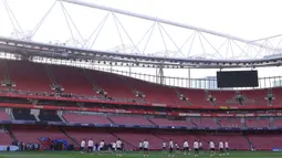 Latihan ini persiapan menjelang pertandingan leg pertama semifinal Liga Champions 2024/2025 melawan Arsenal. (FRANCK FIFE/AFP)