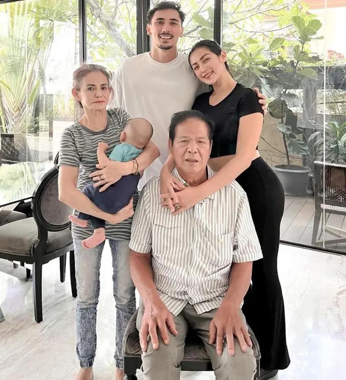 Ayah Jessica Iskandar Meninggal Dunia, Ini 6 Potret Kenangannya Bersama Keluarga