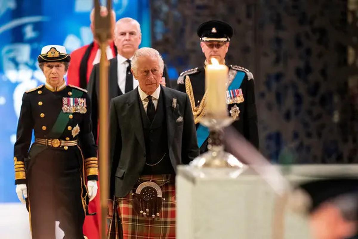 Terlilit Skandal, Pangeran Andrew Tanggalkan Gelar Kebangsawanan Duke of York
