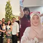 Potret Artis Rayakan Natal Bareng Keluarga Beda Agama (Sumber: Instagram/devamahenra dan larissachou)