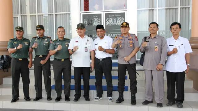 Kunjungan rombongan Kemenkopolhukam di Penajam Paser Utara, Kaltim. (Lipuan6.com/Abelda Gunawan)