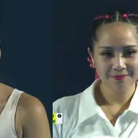 Selain pakaiannya, gaya rambut peserta sportstainment Lagi-lagi Tenis yang tergabung dalam partai Women’s Double ikut mencuri atensi. [YouTube/Rans Entertainment].