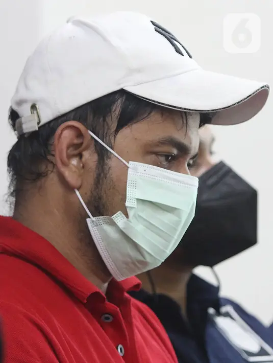 <p>Artis peran Rio Reifan dihadirkan dalam rilis kasus narkoba di Polres Metro Jakarta Pusat, Rabu (21/4/2021). Ditangkap pada Senin, 19 April 2021, ini merupakan kali keempat Rio Reifan berurusan dengan polisi karena kasus narkoba. (Liputan6com/Herman Zakharia)</p>