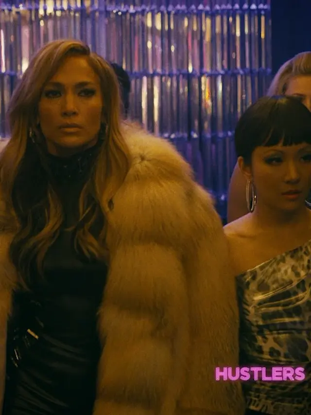 Jennifer Lopez dalam film Hustlers.