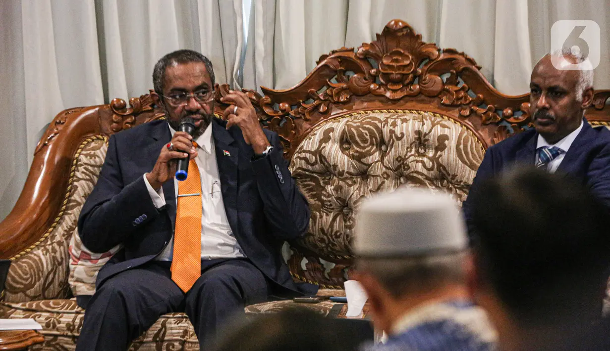 Pada 30 April 2023, sebanyak 363 WNI telah tiba di Tanah Air menggunakan pesawat Garuda Indonesia GA 991. Sementara pada 28 April 2023, 385 WNI telah kembali ke Indonesia. (Liputan6.com/Faizal Fanani)