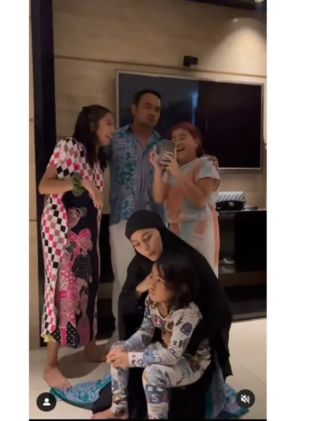 6 Momen Meisya Siregar dan Bebi Romeo Persiapan Berangkat Haji, Penuh Haru