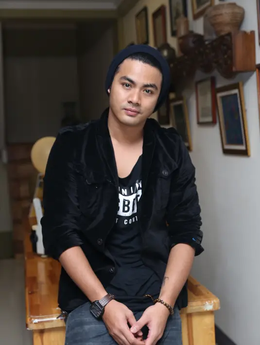"Tapi pas tahu ini disutradarai Steady Rimba, ya udah saya berangkat (ambil) film ini," ucap Guntur Triyoga ditemui Bintang.com baru-baru ini di kawasan Cibubur, Jakarta Timur. (Andy Masela/Bintang.com)