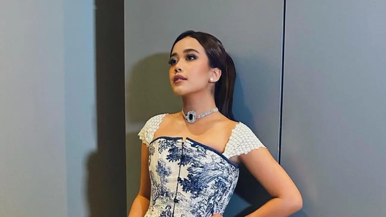 outfit panggung Brisia Jodie yang mempesona
