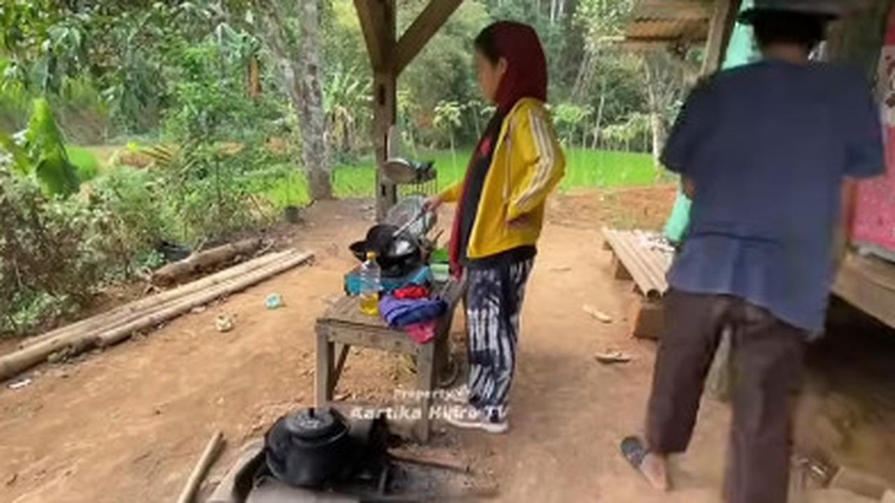 pasutri di tengah hutan