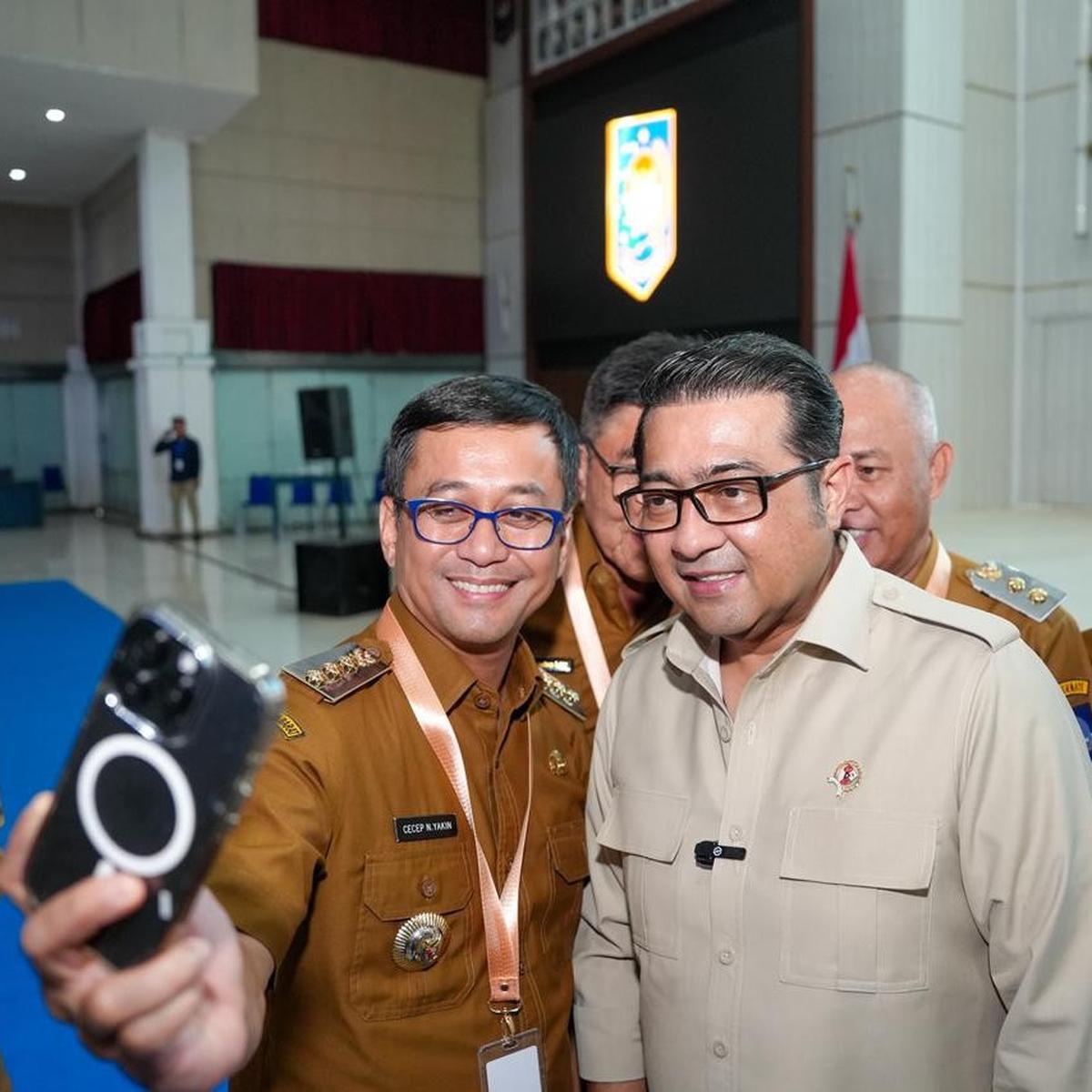 Menteri Ekraf Teuku Riefky Harsya Beri Materi di Retret Jatinangor