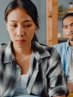 ilustrasi orang dengan&nbsp;avoidant attachment yang suka menghindar/copyright freepik.com/tirachardz