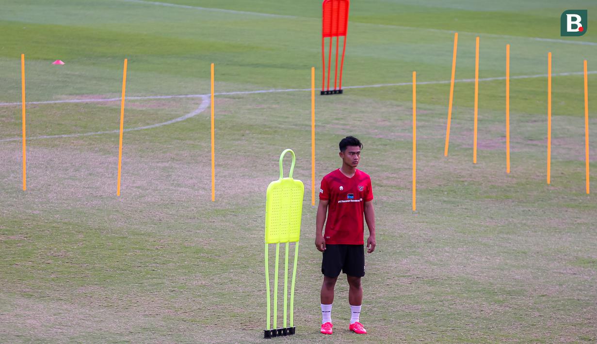 Pemain Timnas Indonesia, Pratama Arhan mengikuti latihan menjelang laga leg pertama Kualifikasi Piala Dunia 2026 zona Asia melawan Brunei Darussalam di Lapangan A Kompleks Stadion Utama Gelora Bung Karno (SUGBK), Senayan, Jakarta, Senin (09/10/2023). (Bola.com/Bagaskara Lazuardi)