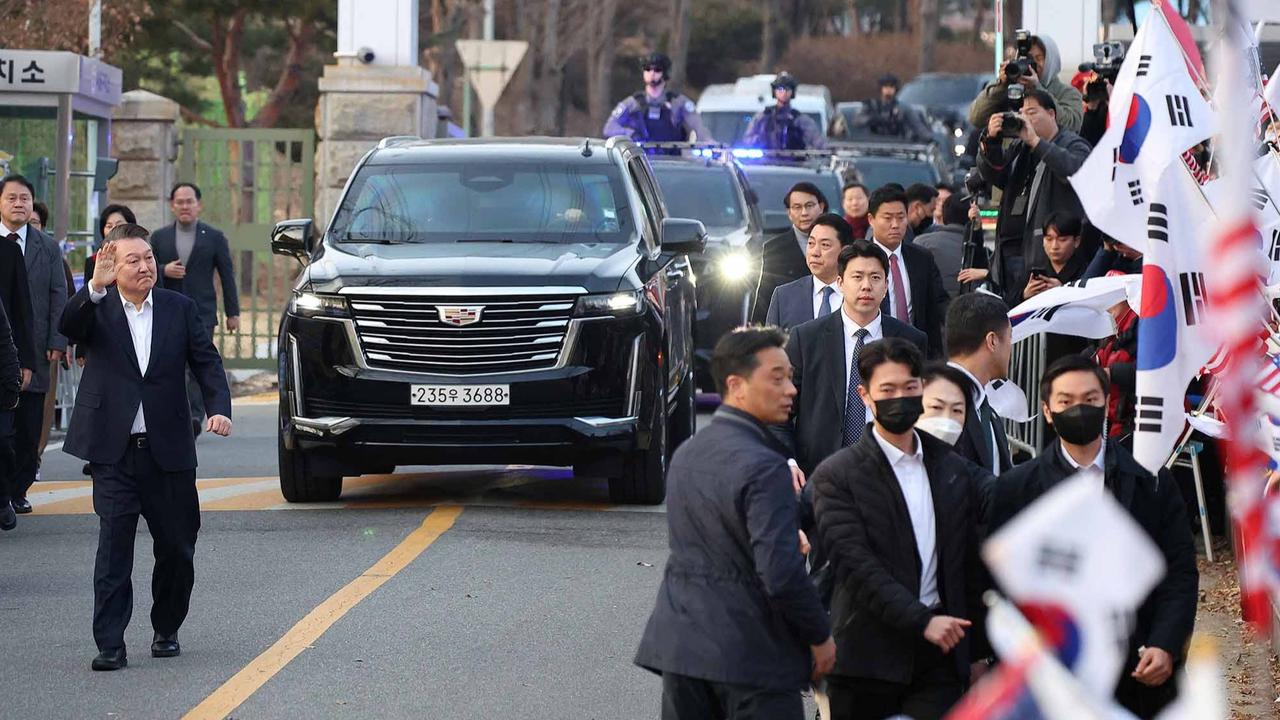 FOTO: Presiden Korsel Yoon Suk Yeol Dibebaskan Usai 52 Hari Ditahan