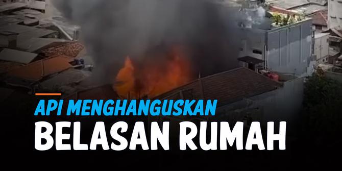 VIDEO: Belasan Rumah Terbakar di Karet Tengsin Akibat Gas Bocor